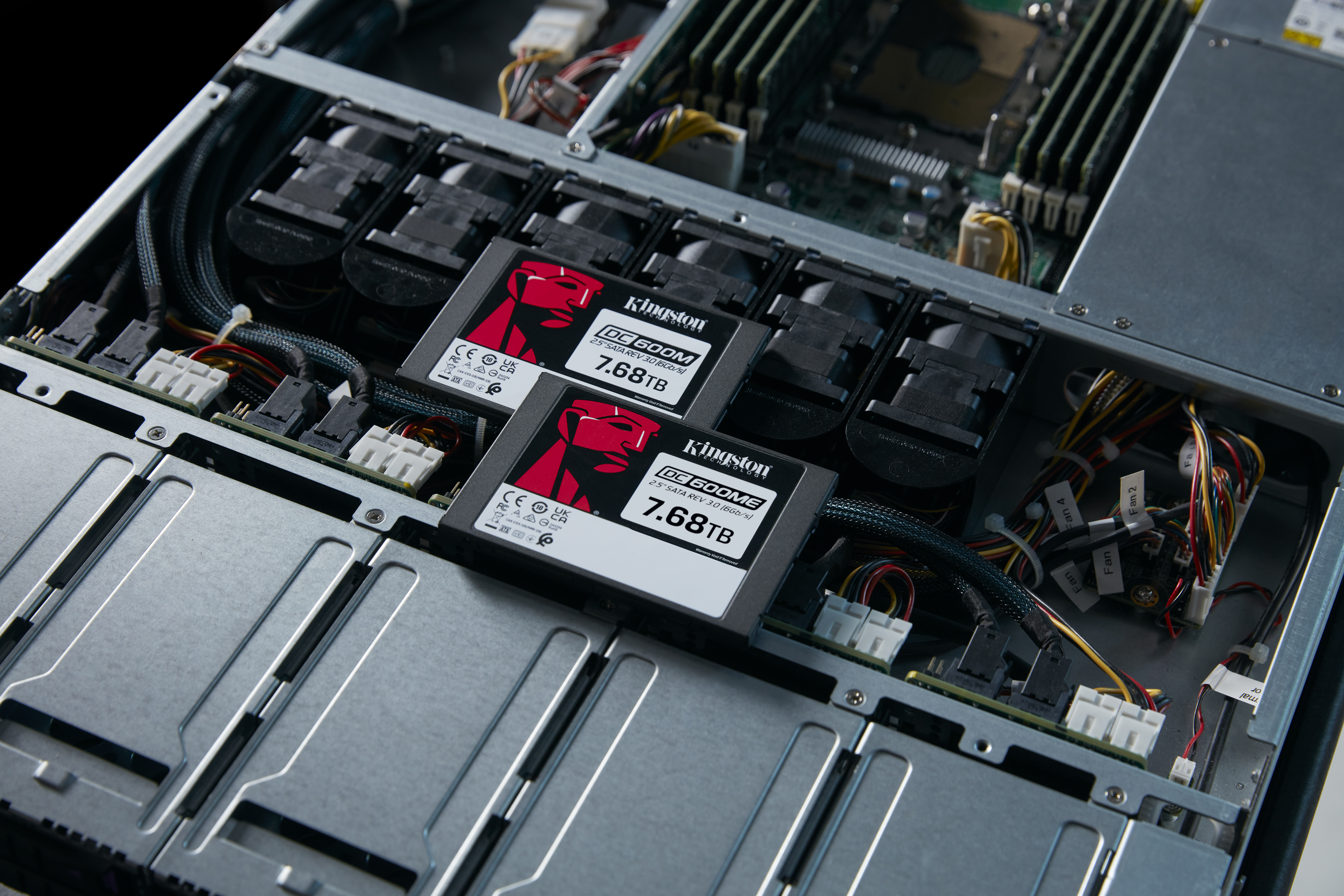 Kingston DC600ME 7.68TB 2.5 inç Sata 3 Sunucu SSD SEDC600ME/7680G